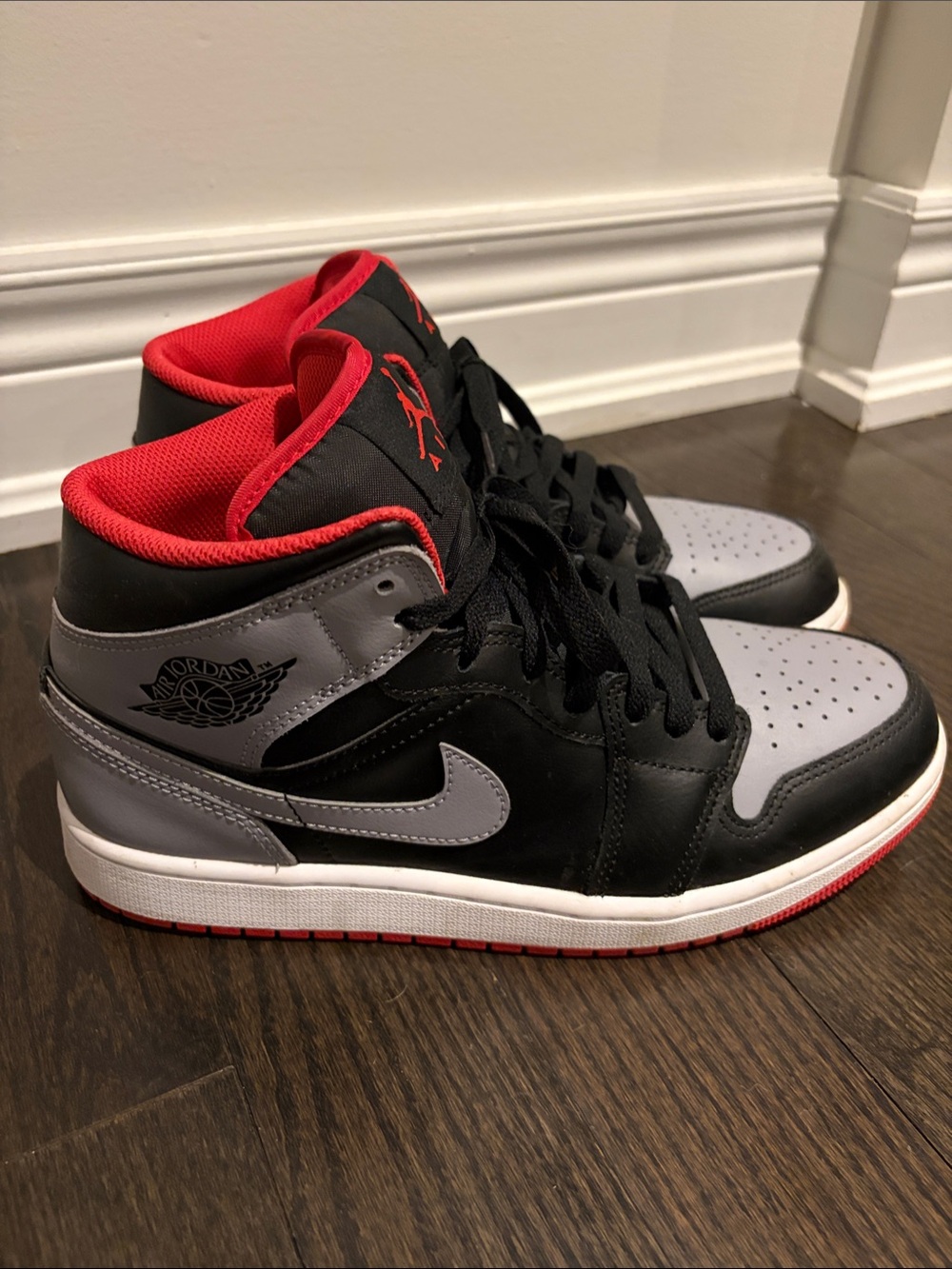 Jordan 1 Mid Bred Shadow
